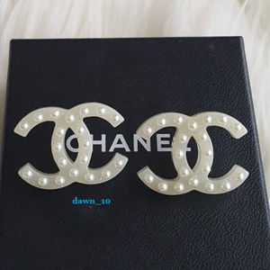 Chanel ULTRA RARE Jumbo Pearl Glitter CC Earrings